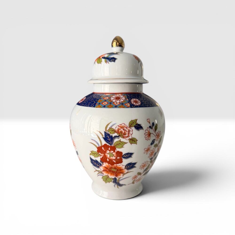 Vintage Old Imari Japan Porcelain Temple Jar Ginger Jar Floral 9" Gold Finial